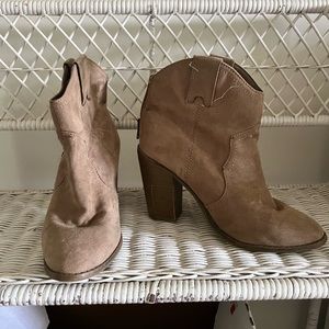 Women’s size 8.5 cowgirl booties